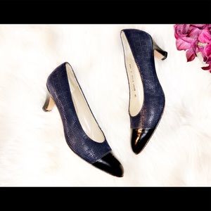 SALVATORE FERRAGAMO Navy Leather Pump